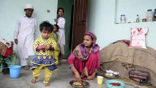 A Rohingya refugee feeds her daughter in a building on the outskirts of Srinagar on September 14, 2017. Eighteen families of Rohingya refugees from Myanmar have been living in Srinagar for the past six months, some of the almost 6000 Rohingya refugees who are living in 18 refugee camps in India since 2012 Rakhine state riots.(AFP File Photo)