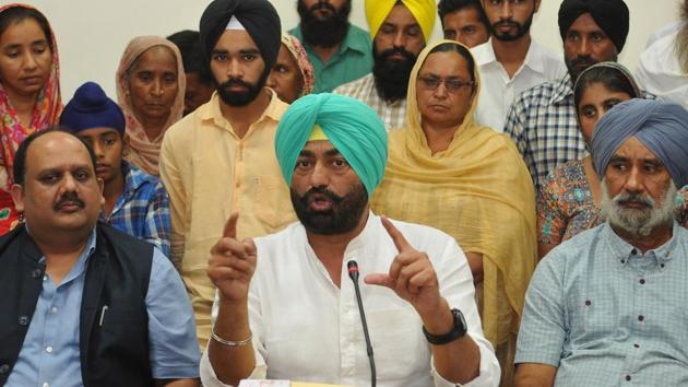AAP MLA and leader of Opposition in Punjab assemblySukhpal Singh Khaira addressing a press conference in Jalandhar on Saturday. (Pardeep Pandit/HT) AAP MLA and leader of Opposition in Punjab assemblySukhpal Singh Khaira addressing a press conference in Jalandhar on Saturday. (Pardeep Pandit/HT)