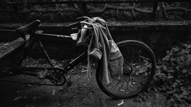 Most workers will walk it to work or travel on a cycle. The minimum wages are so low that it affords them no dignity of a standard of living. Workers say they depend on private odd jobs to get by. (Ravi Choudhary / HT Photo)