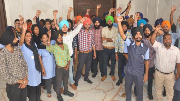 The staff of interpretation centre raising slogans during their protest against the state government outside the Golden Temple in Amritsar on Saturday.(Sameer Sehgal/HT)