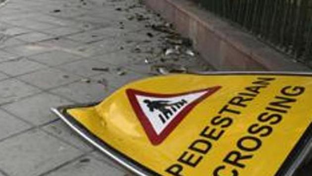 Three cars speeding over 150 km per hour lost control and rammed into each other at Hosur elevated flyover in Bengaluru. (HT Representative Photo) Three cars speeding over 150 km per hour lost control and rammed into each other at Hosur elevated flyover in Bengaluru. (HT Representative Photo)