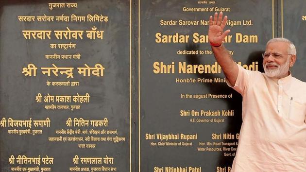 Prime Minister Narendra Modi gestures after inaugurating the Sardar Sarovar Dam(AFP Photo/PIB)