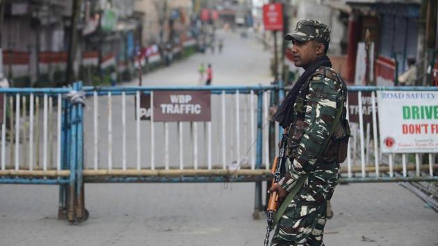 A paramilitary officer stands guard during an indefinite strike called by the Gorkha Janmukti Morcha for separate Gorkhaland in Kalimpong earlier this month.(AFP File Photo) A paramilitary officer stands guard during an indefinite strike called by the Gorkha Janmukti Morcha for separate Gorkhaland in Kalimpong earlier this month.(AFP File Photo)