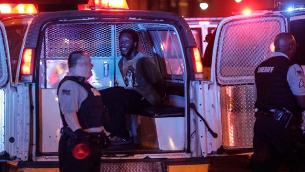 A protester is detained by police after the not guilty verdict in the murder trial of Jason Stockley, a former St. Louis police officer charged with the 2011 shooting of Anthony Lamar Smith, in St. Louis, Missouri, U.S., September 17, 2017. (REUTERS) A protester is detained by police after the not guilty verdict in the murder trial of Jason Stockley, a former St. Louis police officer charged with the 2011 shooting of Anthony Lamar Smith, in St. Louis, Missouri, U.S., September 17, 2017. (REUTERS)