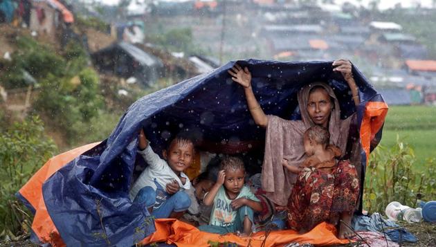 Rohingya refugees shelter from the rain in a camp in Cox's Bazar, Bangladesh, September 17, 2017. REUTERS/Cathal McNaughton(REUTERS)