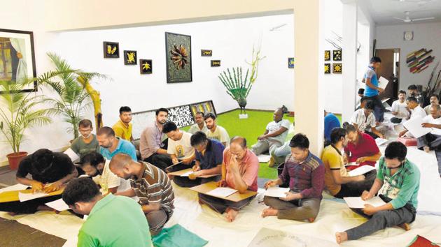 The art school inside Delhi’s Tihar Jail is quite a plush place — it has classrooms with projectors, workshop rooms, a sculpture studio, a gallery with track lighting, a foyer and a lawn in the front.(Vipin Kumar /HT Photo)