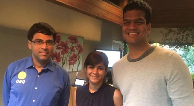 Sriram Krishnan with his wife Aarthi Ramamurthy and chess grandmaster Viswanathan Anand. (Photo: Sriram Krishnan’s Twitter account)