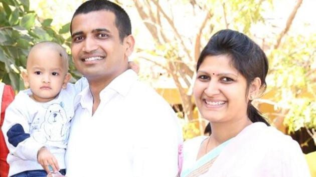 Sumit Rathore and his wife Anamika will take deeksha under Sudhamargi Jain Acharya Ramlal Maharaj at Surat in Gujarat on September 23.(HT Photo)