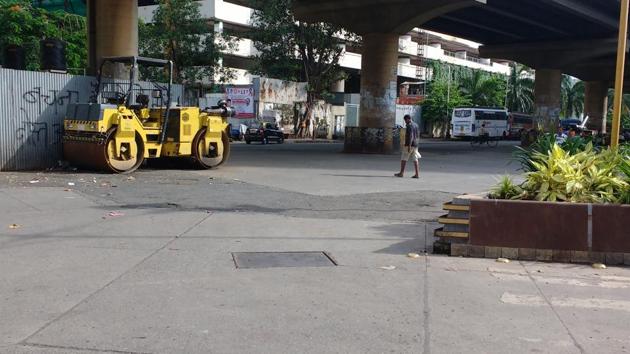 The manhole in which Dr Deepak Amrapurkar fell on August 29. (HT) The manhole in which Dr Deepak Amrapurkar fell on August 29. (HT)