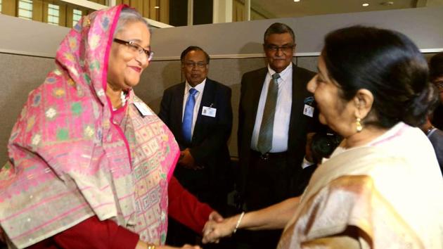 External affairs minister Sushma Swaraj meets Bangladeshi Prime Minister Sheikh Hasina at the UN general Council meeting in New York.(India in US/Twitter)
