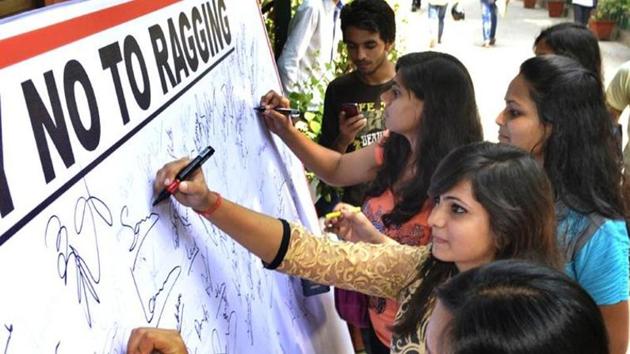 Students sign a pledge against ragging at the Hansraj College in New Delhi.(Hindustan Times)