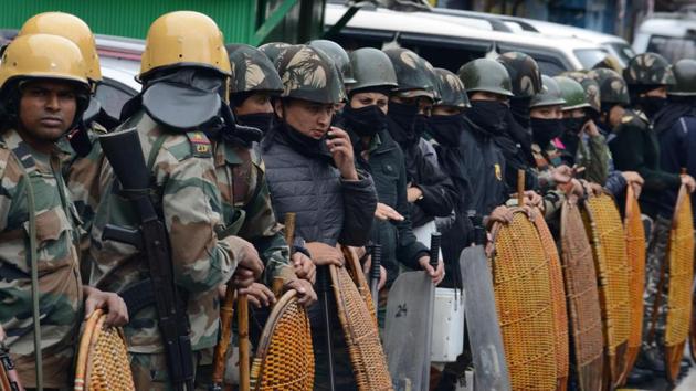 Security personnel stand guard amid an indefinite strike called by the Gorkha Janmukti Morcha in Darjeeling on July 5, 2017. Darjeeling has been rattled at the height of tourist season after violent clashes broke out between police and hundreds of protesters who want a separate state for Gorkhas in West Bengal.(AFP) Security personnel stand guard amid an indefinite strike called by the Gorkha Janmukti Morcha in Darjeeling on July 5, 2017. Darjeeling has been rattled at the height of tourist season after violent clashes broke out between police and hundreds of protesters who want a separate state for Gorkhas in West Bengal.(AFP)