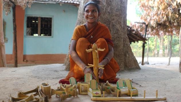 A tribal woman shows off finished bamboo products such as home furnishings and toys at the Mendha Lekha village, Gadhchiroli, Maharashtra (Puneet Chandhok / HT Photo) A tribal woman shows off finished bamboo products such as home furnishings and toys at the Mendha Lekha village, Gadhchiroli, Maharashtra (Puneet Chandhok / HT Photo)