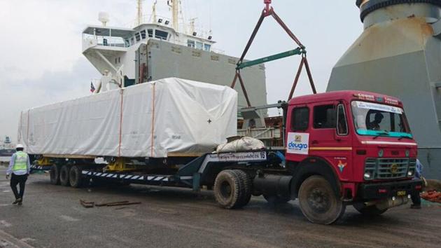Arrival of the shell of 12000 HP loco from Alstom France and its unloading at Haldia port enroute to Madhepura factory on Wednesday, September 20, 2017.(Railway Ministry’s Twitter page) Arrival of the shell of 12000 HP loco from Alstom France and its unloading at Haldia port enroute to Madhepura factory on Wednesday, September 20, 2017.(Railway Ministry’s Twitter page)