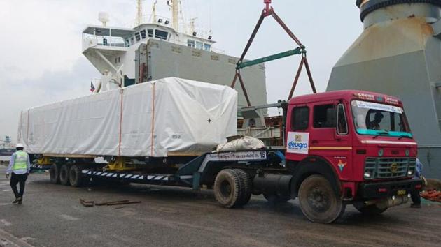 Arrival of the shell of 12000 HP loco from Alstom France and its unloading at Haldia port enroute to Madhepura factory on Wednesday, September 20, 2017.(Railway Ministry’s Twitter page)