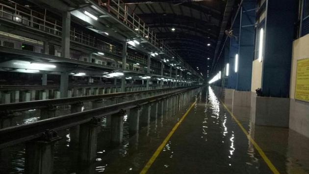 The rainfall was much heavier in the suburbs; this railway car shed in Virar was flooded on Tuesday night itself. (kailash korde/hindustan times) The rainfall was much heavier in the suburbs; this railway car shed in Virar was flooded on Tuesday night itself. (kailash korde/hindustan times)