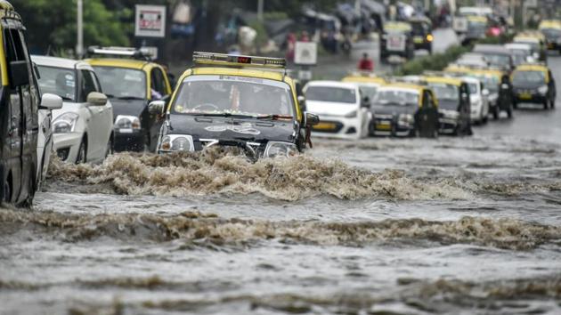 Cars pass through a waterlogged street at Wadala. (kunal patil/hindustan times) Cars pass through a waterlogged street at Wadala. (kunal patil/hindustan times)