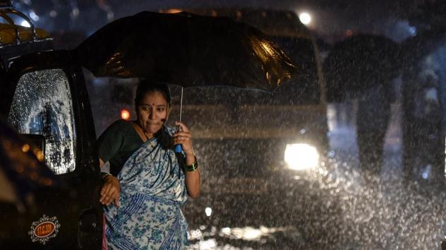 Between 8.30am Tuesday and 8.30am Wednesday, the Santacruz weather station, representative of Mumbai and its suburbs, recorded 303.7mm, and Colaba, representative of south Mumbai, recorded 210mm rain, the highest for south Mumbai this monsoon. (Kunal Patil / HT Photo) Between 8.30am Tuesday and 8.30am Wednesday, the Santacruz weather station, representative of Mumbai and its suburbs, recorded 303.7mm, and Colaba, representative of south Mumbai, recorded 210mm rain, the highest for south Mumbai this monsoon. (Kunal Patil / HT Photo)