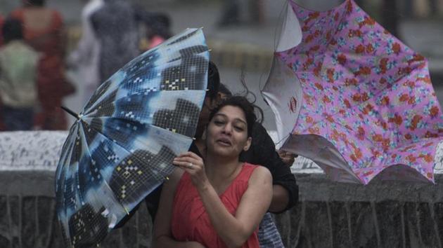 Schools and colleges in Mumbai have been instructed by the Maharashtra government to remain closed today due to heavy rains. (Satish Bate / HT Photo) Schools and colleges in Mumbai have been instructed by the Maharashtra government to remain closed today due to heavy rains. (Satish Bate / HT Photo)