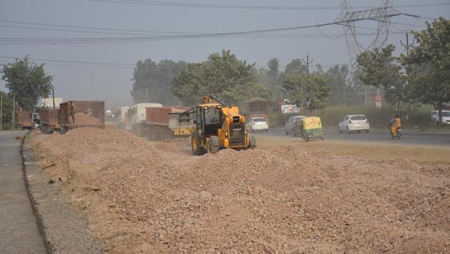 According to official estimates, nearly Rs402 crore is still yet to be distributed for land acquired in the EPE, Delhi-Meerut Expressway and the dedicated freight corridor projects. (Sakib Ali/HT Photo) According to official estimates, nearly Rs402 crore is still yet to be distributed for land acquired in the EPE, Delhi-Meerut Expressway and the dedicated freight corridor projects. (Sakib Ali/HT Photo)
