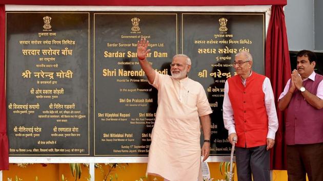 In this photograph released by the Press Information Bureau on September 17, 2017, Prime Minister Narendra Modi gestures after dedicating the Sardar Sarovar Dam to the people of India at the dam site, Gujarat.(AFP Photo)