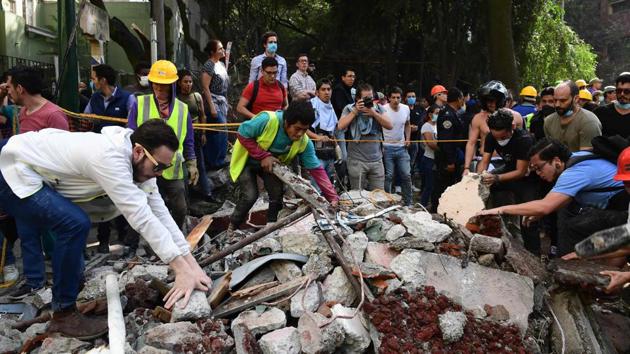 Rescue workers and soldiers toiled around collapsed buildings where heat-sensing equipment suggested survivors could still be trapped. Bystanders joined in where they could, clearing debris with their bare hands or whatever tools they could find nearby. (Ronaldo Schemidt / AFP) Rescue workers and soldiers toiled around collapsed buildings where heat-sensing equipment suggested survivors could still be trapped. Bystanders joined in where they could, clearing debris with their bare hands or whatever tools they could find nearby. (Ronaldo Schemidt / AFP)