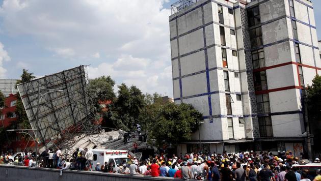 Soldiers, rescuers and people work at a collapsed building after an earthquake in Mexico City, Mexico.(Reuters Photo)