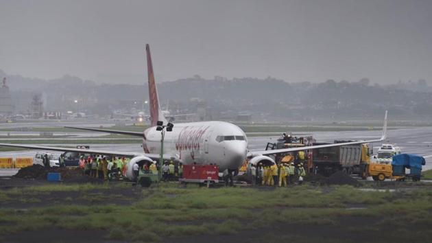 TheSpiceJet aircraft overshot the wet main runway while landing, and then got stuck in mud leading to suspension of flight operations on Tuesday.(HT Photo)
