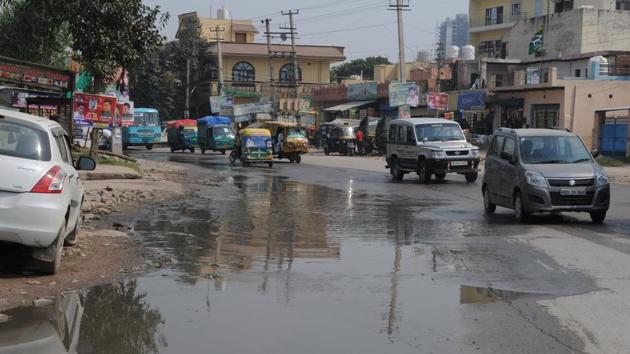 Among the biggest problems citizens face in these sectors are overflowing sewage and subsequent contamination of drinking water resulting in diseases. (Parveen Kumar/HT Photo) Among the biggest problems citizens face in these sectors are overflowing sewage and subsequent contamination of drinking water resulting in diseases. (Parveen Kumar/HT Photo)