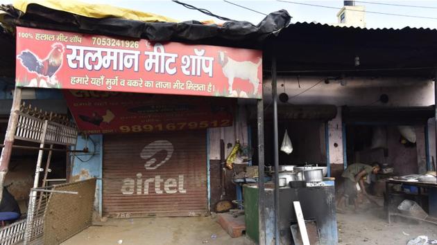 Meat shops in Rajiv Nagar and Sanjay Gram colony in Sector 13 were closed. No violence was reported from the area. (Sanjeev Verma/HT PHOTO) Meat shops in Rajiv Nagar and Sanjay Gram colony in Sector 13 were closed. No violence was reported from the area. (Sanjeev Verma/HT PHOTO)