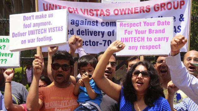 Buyers of Unitech Vistas protest the delayed delivery of flats in Sector 70 of Gurgaon.(HT File)
