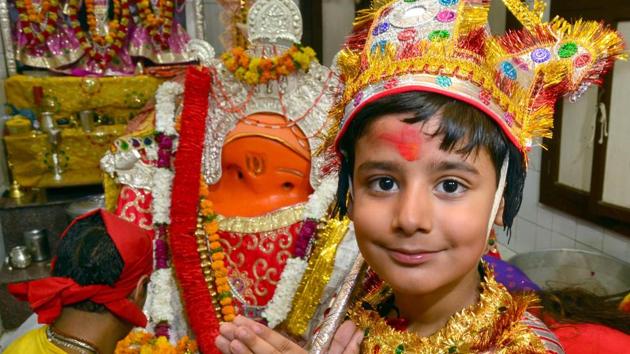 Children dressed as langoor offer prayers during the Langoor Festival at the Bada Hanuman Mandir in the Durgiana Temple complex in Amritsar on Thursday. (Sameer Sehgal/HT)