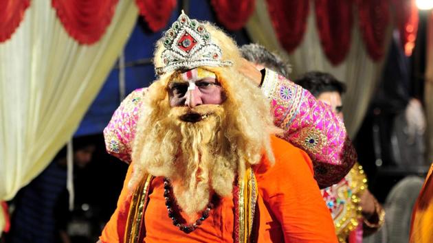 A Ramlila artise all decked up, ready for his performance. (Ravi Kumar/HT)