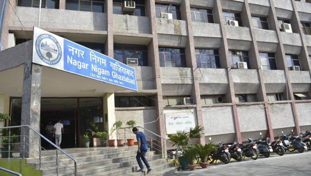 The corporation is battling to take up cleanliness drives and gear up for the Smart City race in the absence of senior officials.(Sakib Ali/HT Photo) The corporation is battling to take up cleanliness drives and gear up for the Smart City race in the absence of senior officials.(Sakib Ali/HT Photo)