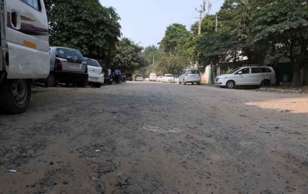 A damaged road in DLF Phase 4. (Sanjeev Verma/HT PHOTO) A damaged road in DLF Phase 4. (Sanjeev Verma/HT PHOTO)