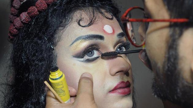 Although men did perform the roles of female characters in several Indian traditional styles, modern society has become increasingly closed to the idea of the fluidity of gender. Overcoming these obstacles, members across dance groups in Kolkata came together to form the Male Dancers Association in August. (Samir Jana / HT PHOTO) Although men did perform the roles of female characters in several Indian traditional styles, modern society has become increasingly closed to the idea of the fluidity of gender. Overcoming these obstacles, members across dance groups in Kolkata came together to form the Male Dancers Association in August. (Samir Jana / HT PHOTO)