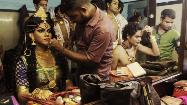 Backstage, the scene is busy as the dancers take turns in getting their costumes and makeup right before the recital. (Samir Jana / HT PHOTO) Backstage, the scene is busy as the dancers take turns in getting their costumes and makeup right before the recital. (Samir Jana / HT PHOTO)