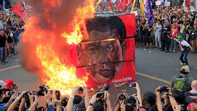 Thousands of protesters marked Thursday’s anniversary of the 1972 declaration of martial law by late Philippine dictator Ferdinand Marcos as a National Day of Protest with an outcry against what they say are current president Rodrigo Duterte’s authoritarian tendencies and his bloody crackdown on illegal drugs. (Romeo Ranoco / REUTERS) Thousands of protesters marked Thursday’s anniversary of the 1972 declaration of martial law by late Philippine dictator Ferdinand Marcos as a National Day of Protest with an outcry against what they say are current president Rodrigo Duterte’s authoritarian tendencies and his bloody crackdown on illegal drugs. (Romeo Ranoco / REUTERS)