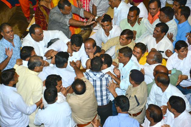 BJP and Congress councillors clash during the genreal body meeting of the Jaipur Municipal Corporation on Friday. (HT Photo)