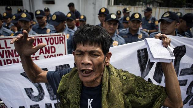 An activist shouts slogans against Duterte in front of the Armed Forces of the Philippines (AFP) headquarters in Manila. A separate rally was held at the Commission on Human Rights, which has been repeatedly denounced by Duterte for raising alarm over the campaign against drugs and its casualties. Duterte’s allies in the House of Representatives initially voted to reduce the commission’s annual budget to 1,000 pesos ($20) but reconsidered the decision amid outcries. (Noel Celis / AFP) An activist shouts slogans against Duterte in front of the Armed Forces of the Philippines (AFP) headquarters in Manila. A separate rally was held at the Commission on Human Rights, which has been repeatedly denounced by Duterte for raising alarm over the campaign against drugs and its casualties. Duterte’s allies in the House of Representatives initially voted to reduce the commission’s annual budget to 1,000 pesos ($20) but reconsidered the decision amid outcries. (Noel Celis / AFP)
