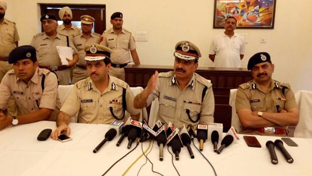 Haryana DGP BS Sandhu addresses a press conference soon in Sirsa along with ADGP (law and order) Mohammad Akil, Hisar IG Amitabh Dhillon and Sirsa SP Ashwin Shenvi on Saturday.(HT Photo)