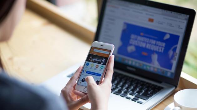 If you face a time crunch, apps can help you shop for outfits and accessories from the comfort of your home. (Shutterstock) If you face a time crunch, apps can help you shop for outfits and accessories from the comfort of your home. (Shutterstock)