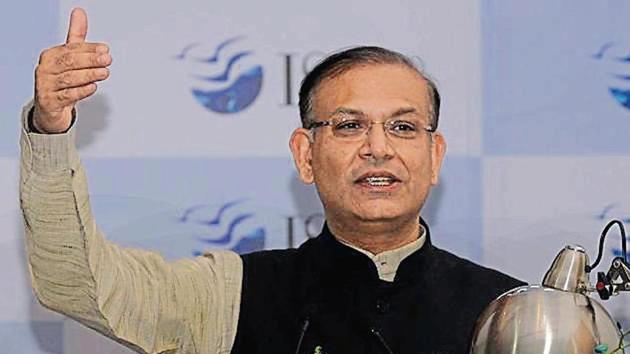 Union minister Jayant Sinha speaking at the ISB Leadership Summit in Mohali on Friday.(Keshav Singh/HT)