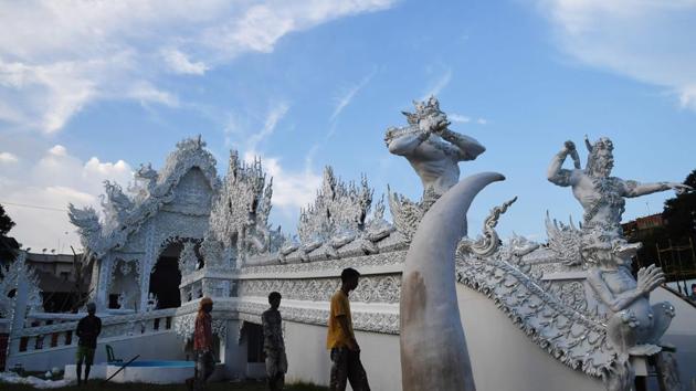 Indian artists give finishing touches to a 'pandal', a temporary worship place, for the upcoming festival 'Durga Puja', in Kolkata. (Dibyangshu SARKAR / AFP) Indian artists give finishing touches to a 'pandal', a temporary worship place, for the upcoming festival 'Durga Puja', in Kolkata. (Dibyangshu SARKAR / AFP)