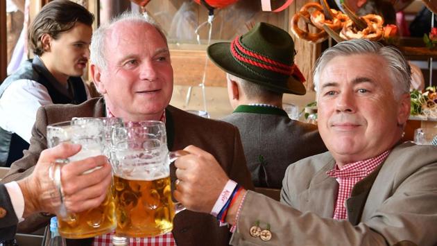 Bayern Munich's Italian head coach Carlo Ancelotti (R) and CEO Karl-Heinz Rummenigge clink glasses during the traditional visit of FC Bayern Munich to the Oktoberfest beer festival in Munich, Germany. (AFP) Bayern Munich's Italian head coach Carlo Ancelotti (R) and CEO Karl-Heinz Rummenigge clink glasses during the traditional visit of FC Bayern Munich to the Oktoberfest beer festival in Munich, Germany. (AFP)