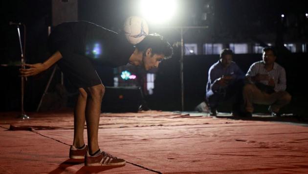 Kunal Rathi displays his juggling and dribbling skills at Shaniwarwada, under the initiative ‘Maharashtra Football Mission One Million’ taken by Government of Maharashtra, sports department and district sports council to promote football and the upcoming Under 17 football World Cup, which will be held in India. (RAHUL RAUT/HT PHOTO) 