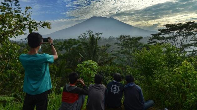 People visit Mount Agung in Karangasem on the Indonesian resort island of Bali after authorities raised alert levels for its eruption. (AFP) People visit Mount Agung in Karangasem on the Indonesian resort island of Bali after authorities raised alert levels for its eruption. (AFP)