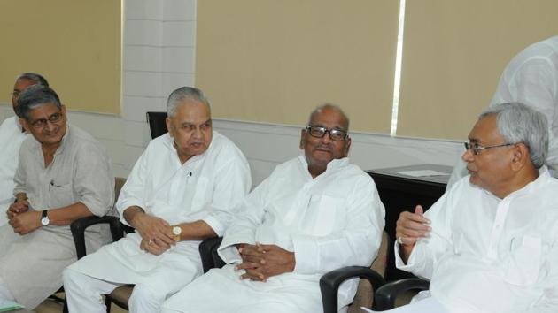 JD (U) chief and Bihar CM Nitish Kumar (right) with other party leaders at a meeting in Patna on Sunday.(AP Dube/HT photo)