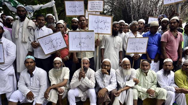 People protest at Jantar Mantar in New Delhi against the killing of Rohingya Muslims in Myanmar.(Arun Sharma/HT PHOTO)