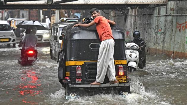 Water logging at Andheri sub-way even after the installation of dewatering pumps by the Brihanmumbai Municipal Corporation (BMC). (Shashi S Kashyap / HT PHOTO) Water logging at Andheri sub-way even after the installation of dewatering pumps by the Brihanmumbai Municipal Corporation (BMC). (Shashi S Kashyap / HT PHOTO)